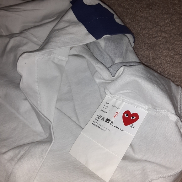 MEN'S COMME DES GARCONS PLAY - HALF POLKA DOT TSHIRT - Picture 8 of 8